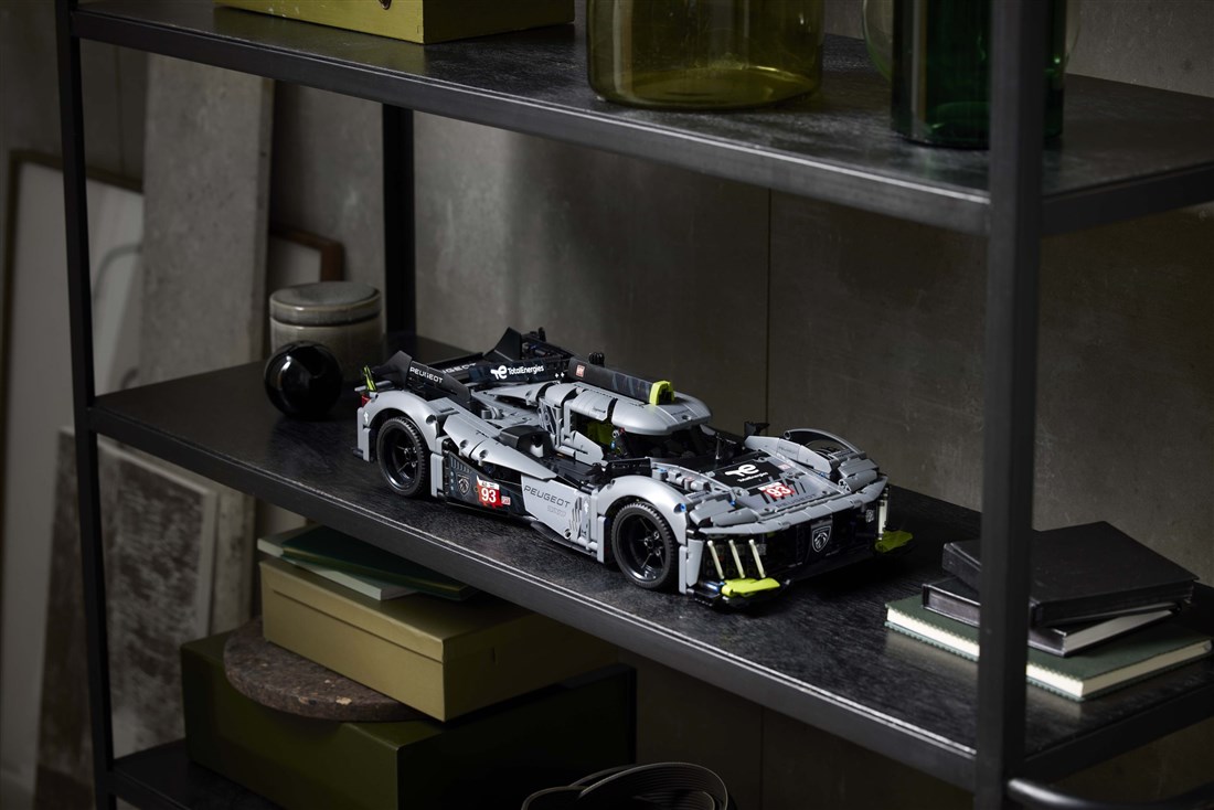 LEGO Peugeot 9X8 - 24H Le Mans Hybrid Hypercar