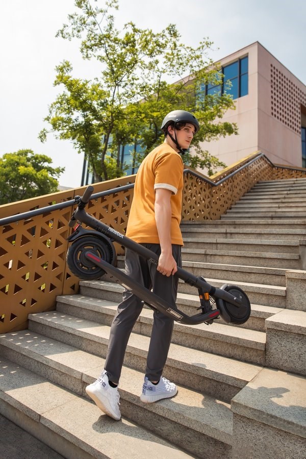 Ninebot KickScooter E25D - Elektrisk sparkesykkel