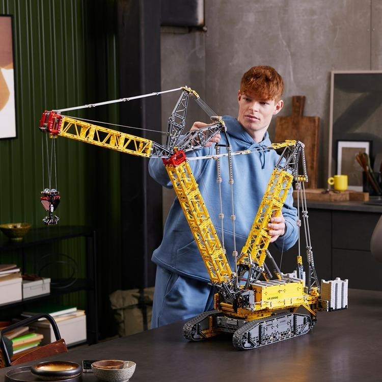 LEGO Liebherr Crawler Crane