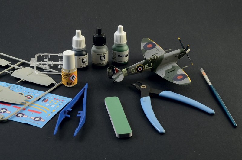 ITALERI 1:72 - Spitfire Mk IX Startsett