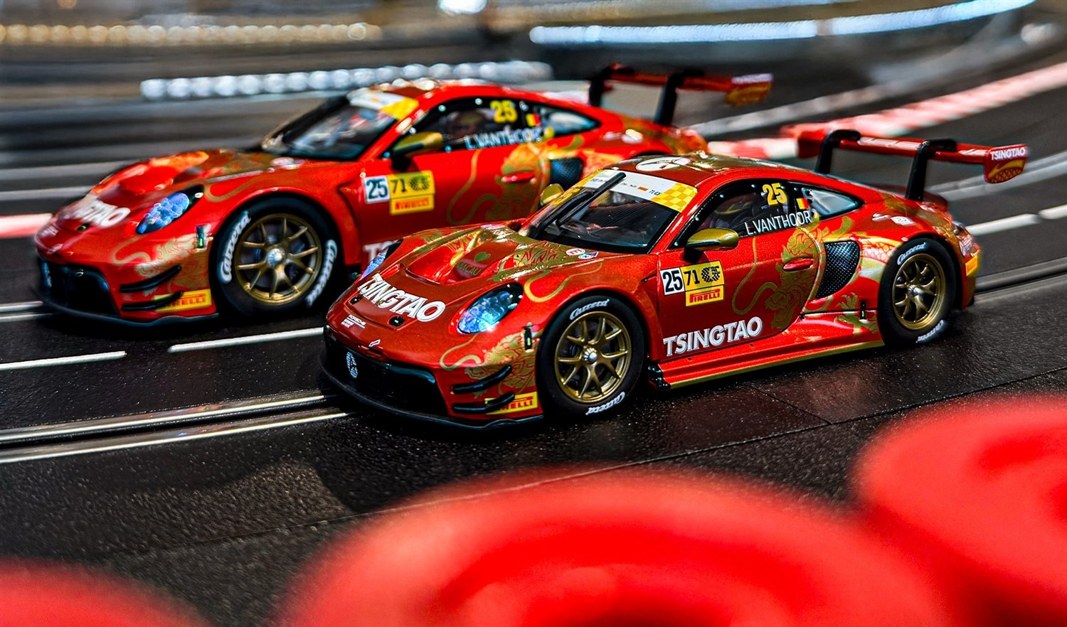 Carrera 1:32 Porsche 911 GT3 R No.25