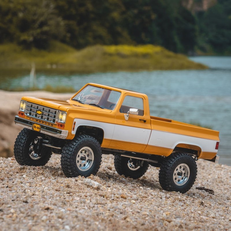FMS FCX18 Chevrolet K10 V2 1/18 4x4 Gul Komplett