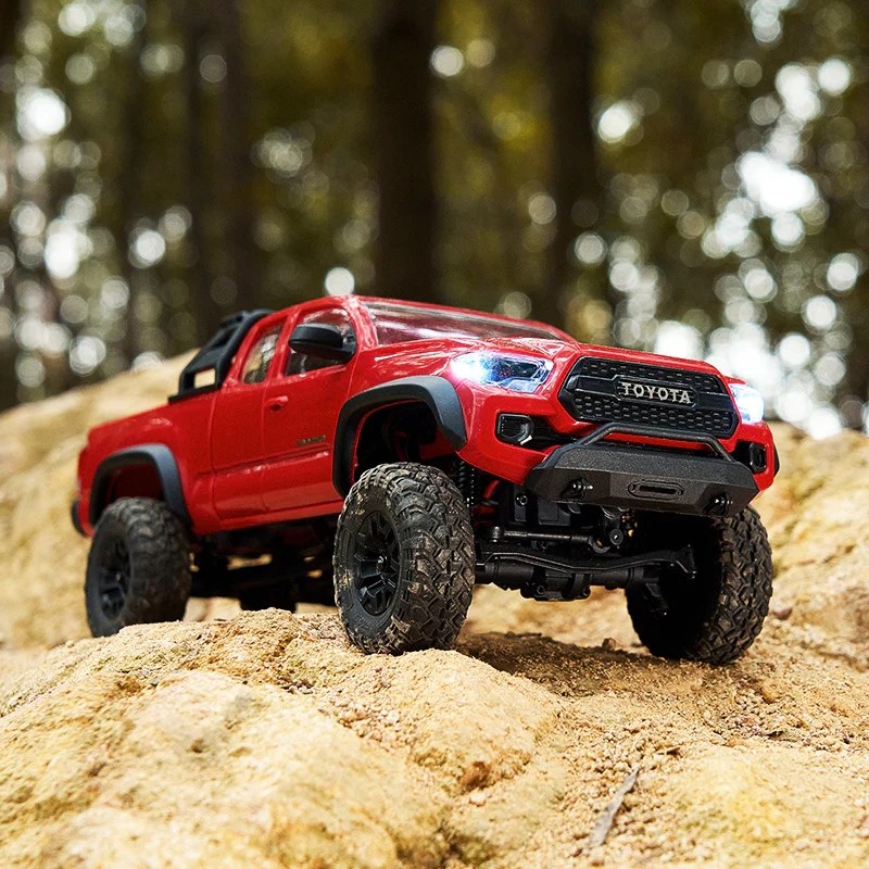 FMS FCX24M Toyota Tacoma 1/24 4x4 R�d Komplett
