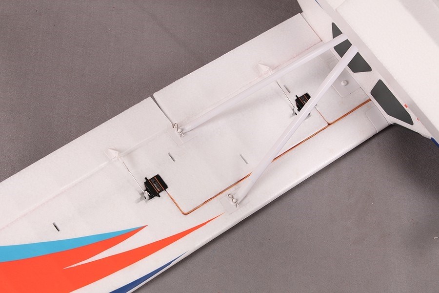 FMS Kingfisher 1400mm m/Ski/Floats - Gyro V2 PNP